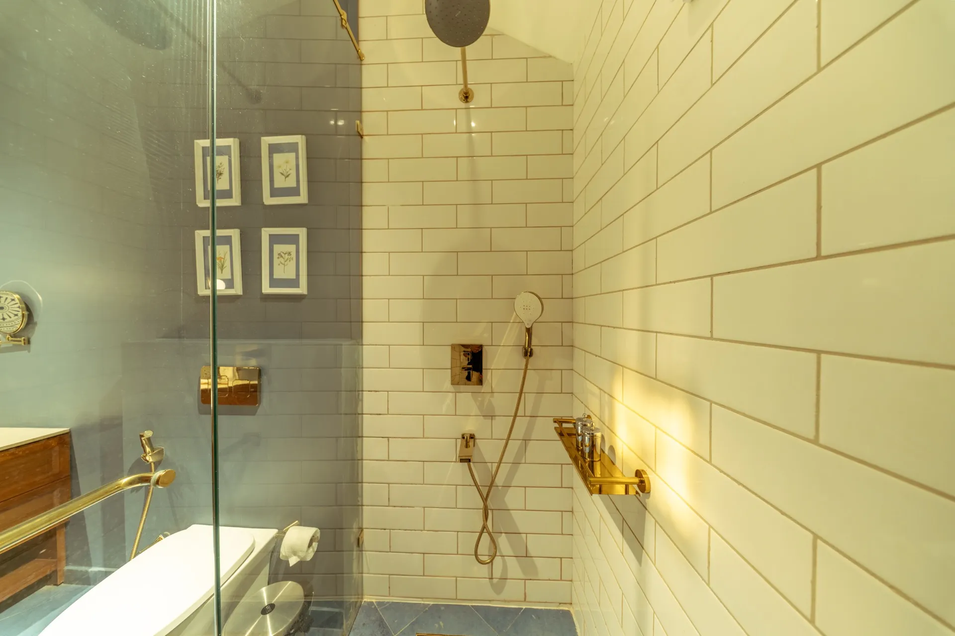 Azul Room bathroom